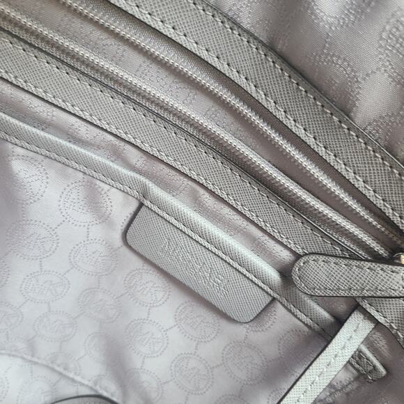 Michael Kors Gray Shoulder Bag with Saffiano Leather - Picture 6 of 8